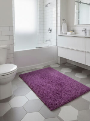 Коврик в ванную Hyacinth Violet размером 60x90 в ванной комнате